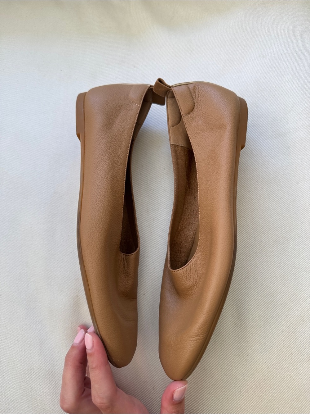 Everlane The Italian Leather Day Glove in Caramel - Picture 9 of 11